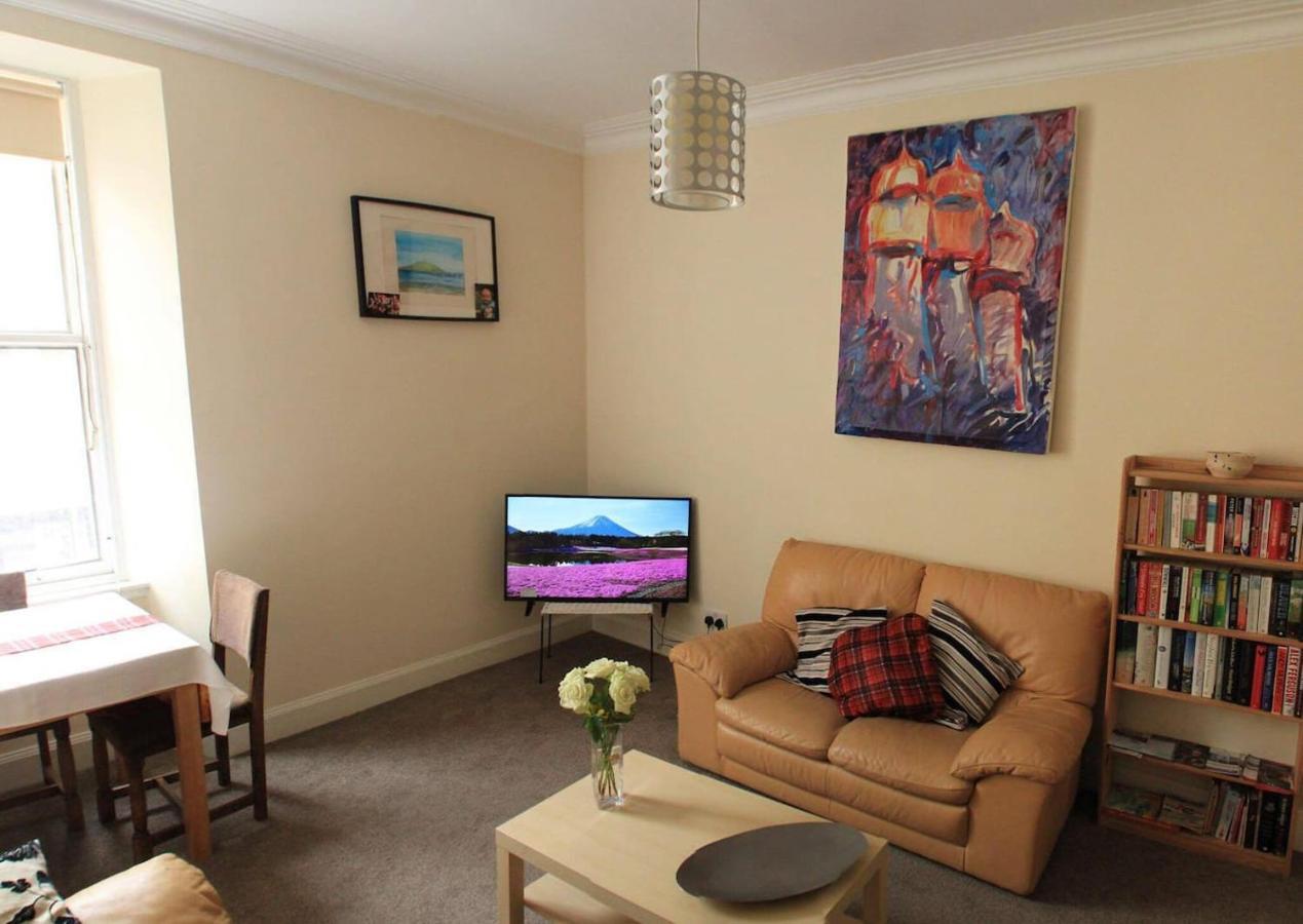 Entire Apartment In Edinburgh Exterior photo